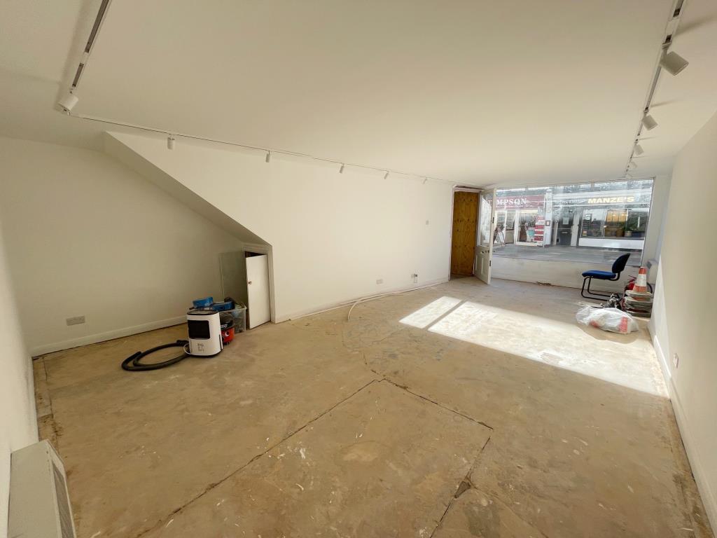 Lot: 161 - VACANT COMMERCIAL PREMISE WITH TWO FLATS ABOVE FOR COMPLETION - looking towards the front window of ground floor front office area